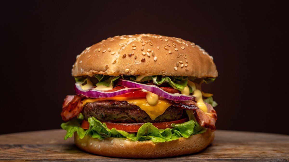 Доставка бургерів в Львові: як зробити свій день ще смачнішим