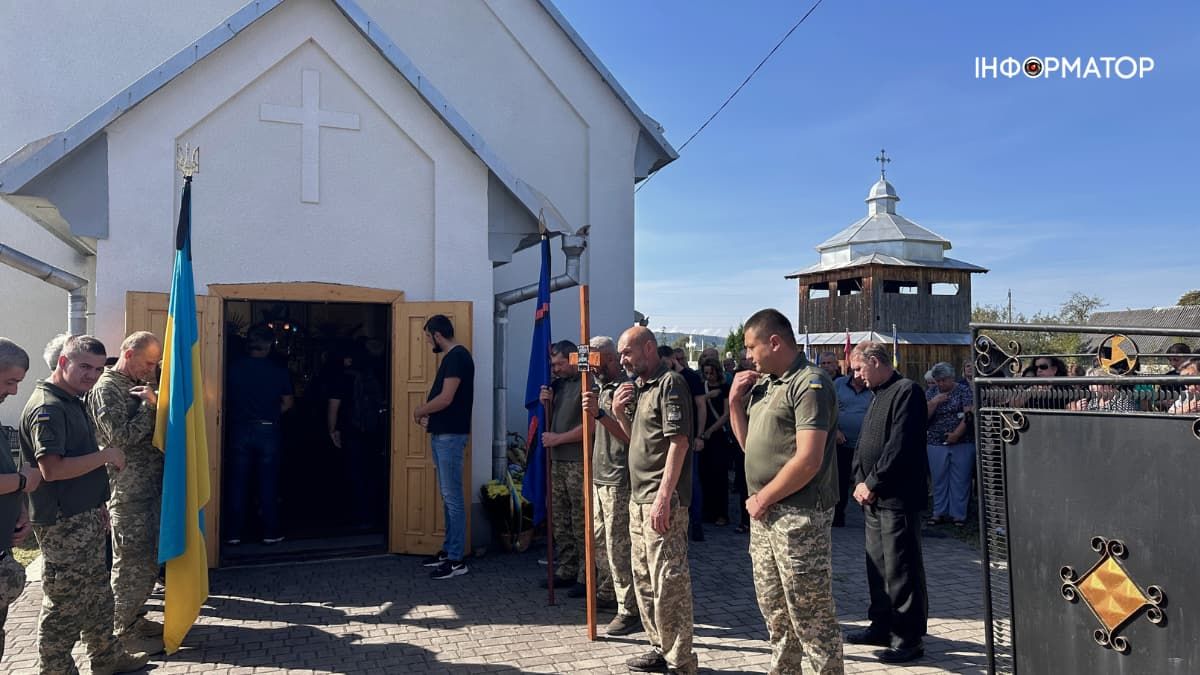 У Королівці в останню дорогу провели воїна Ігоря Торговцева 3