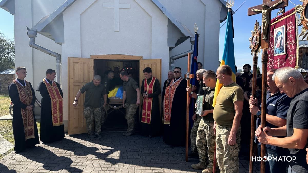 У Королівці в останню дорогу провели воїна Ігоря Торговцева 4