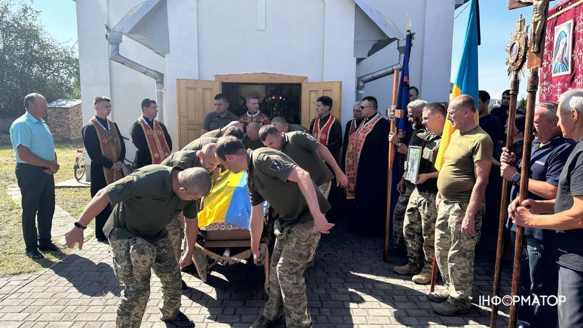 У Королівці в останню дорогу провели воїна Ігоря Торговцева 5