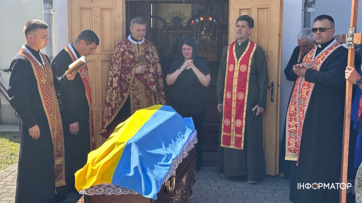 У Королівці в останню дорогу провели воїна Ігоря Торговцева 6