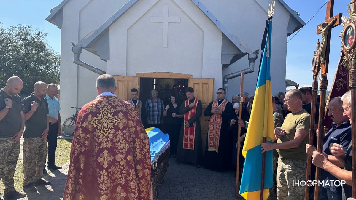 У Королівці в останню дорогу провели воїна Ігоря Торговцева 7
