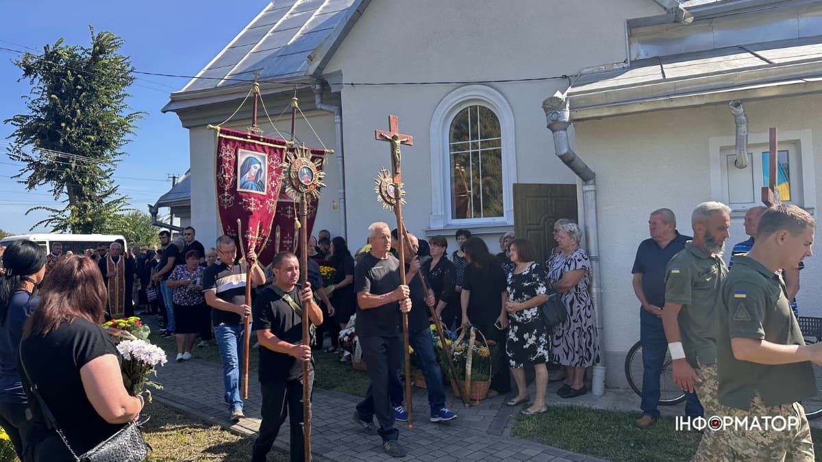 У Королівці в останню дорогу провели воїна Ігоря Торговцева 8