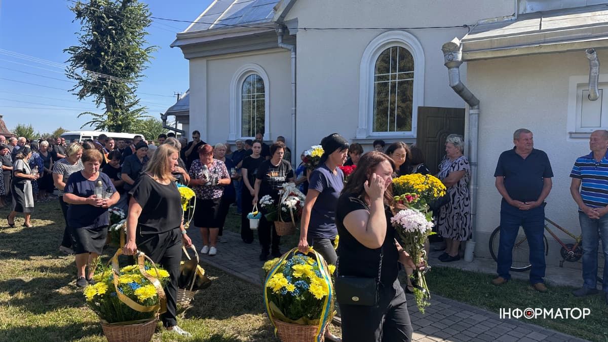 У Королівці в останню дорогу провели воїна Ігоря Торговцева 10