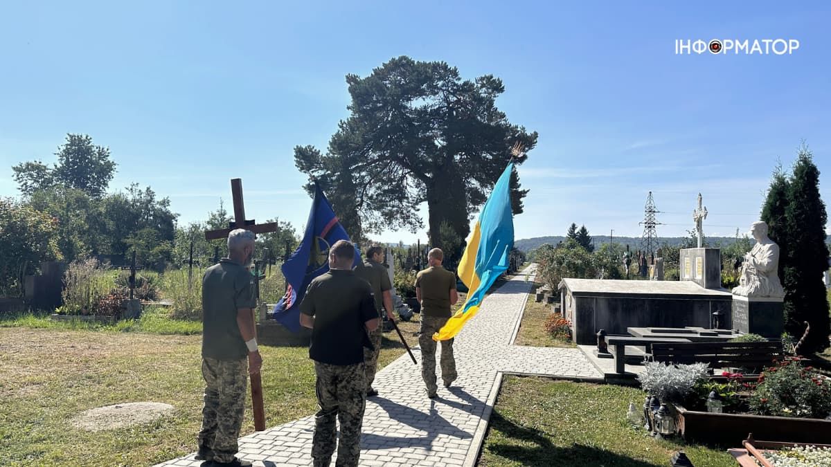 У Королівці в останню дорогу провели воїна Ігоря Торговцева 11