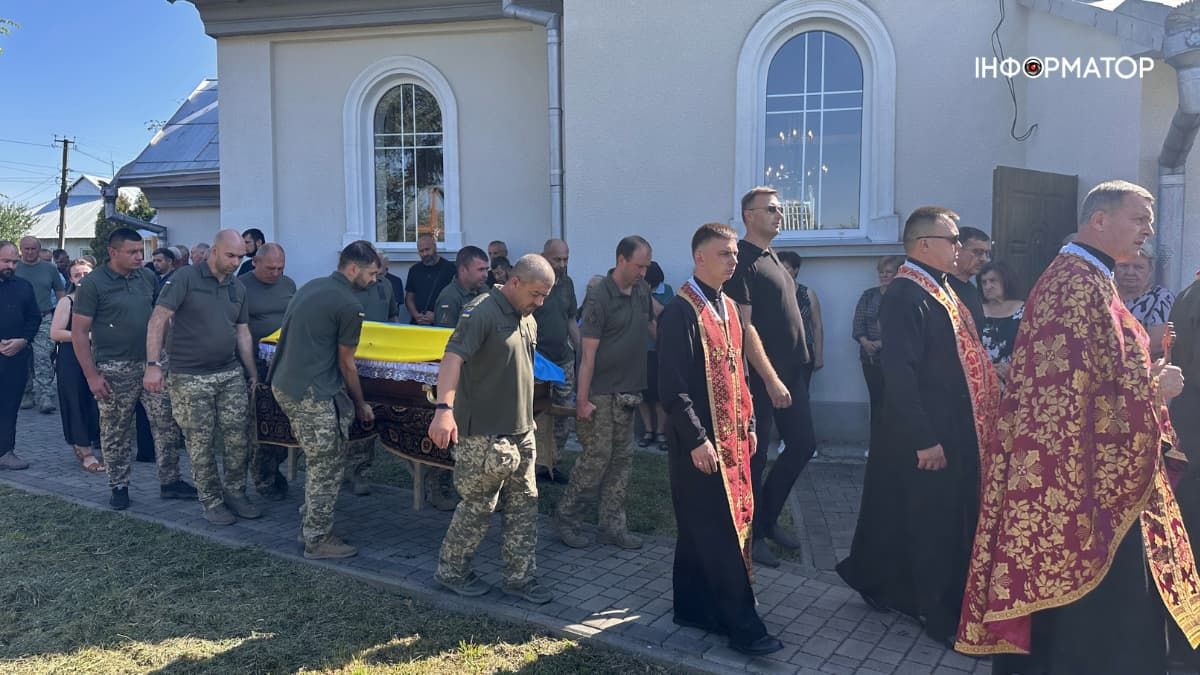 У Королівці в останню дорогу провели воїна Ігоря Торговцева 12