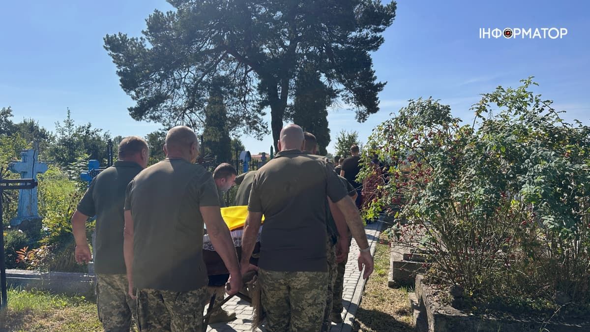 У Королівці в останню дорогу провели воїна Ігоря Торговцева 13