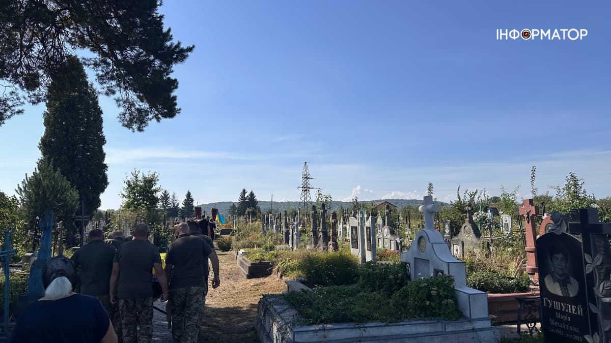 У Королівці в останню дорогу провели воїна Ігоря Торговцева 14