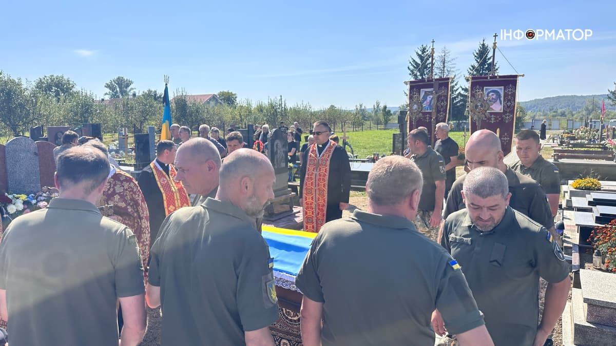 У Королівці в останню дорогу провели воїна Ігоря Торговцева 15