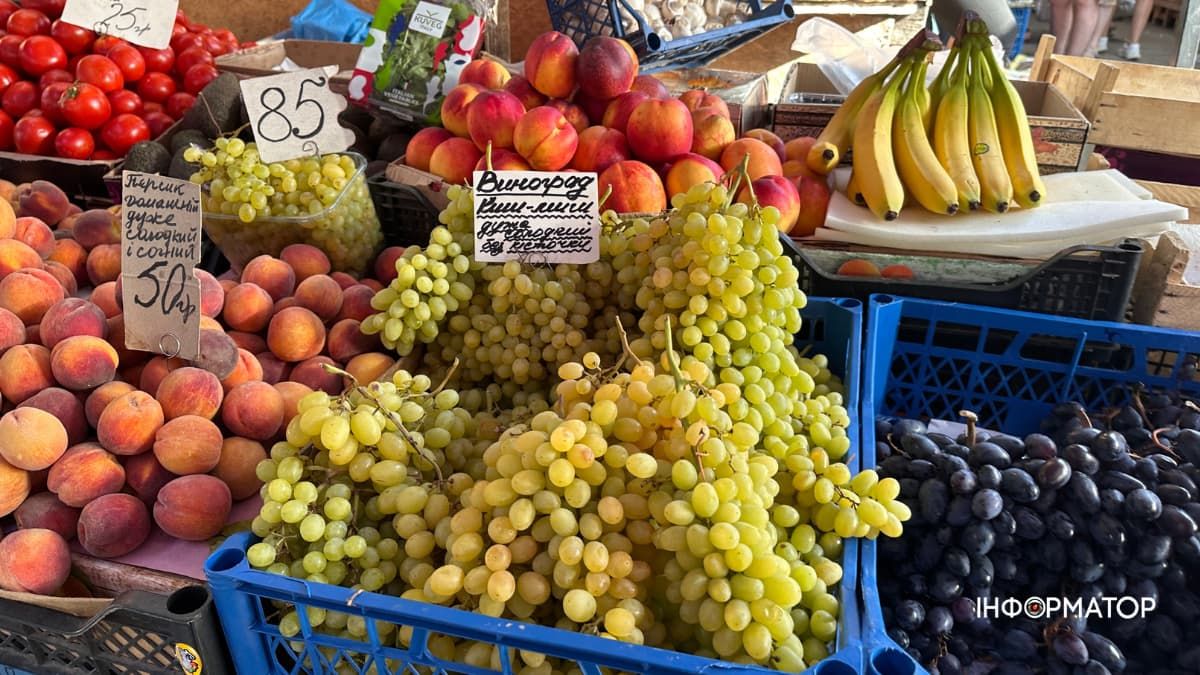 Сезон добігає кінця: скільки коштують кавуни, дині та виноград у Коломиї 4