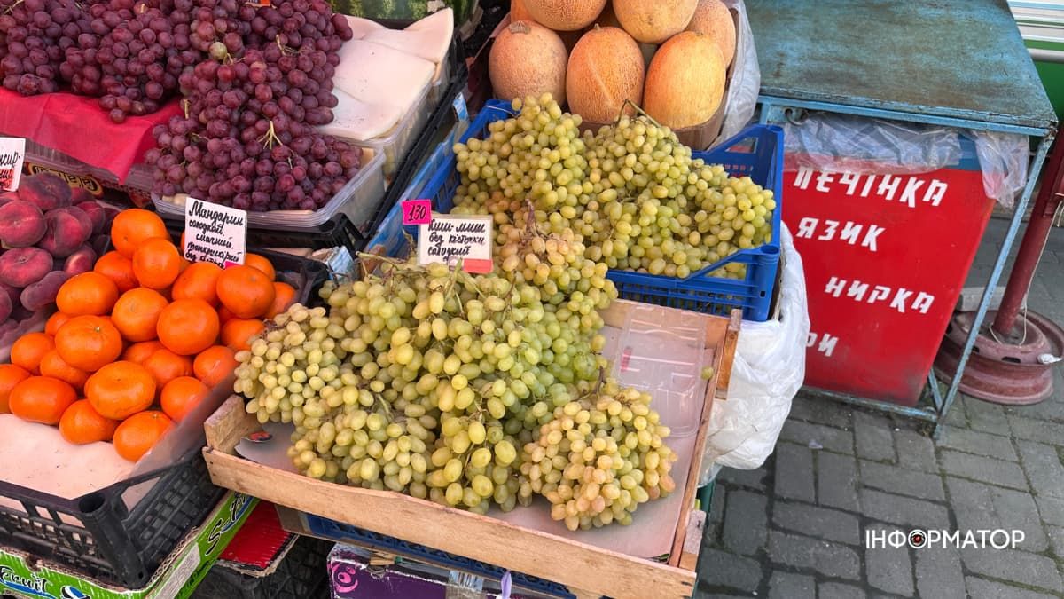 Сезон добігає кінця: скільки коштують кавуни, дині та виноград у Коломиї 2
