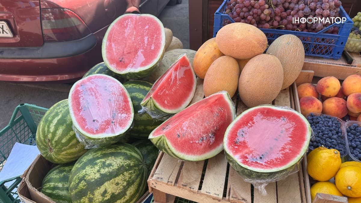 Сезон добігає кінця: скільки коштують кавуни, дині та виноград у Коломиї 3
