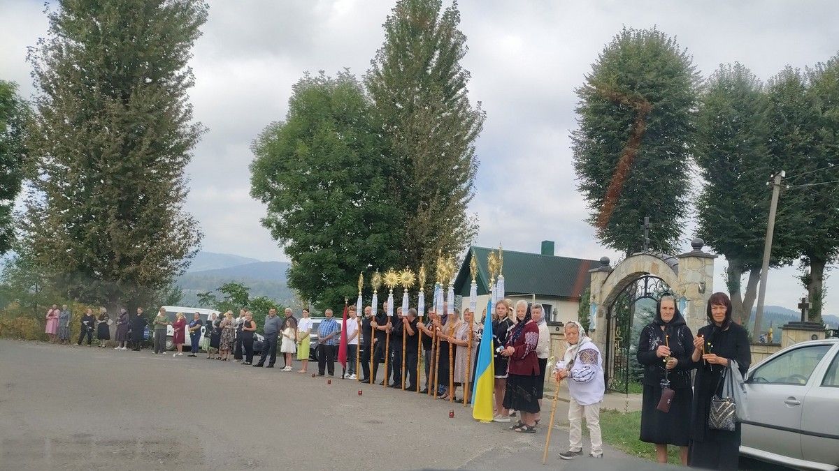 В Делятинській громаді на колінах зустріли загиблого тероборонівця Олександра Бучковського 5