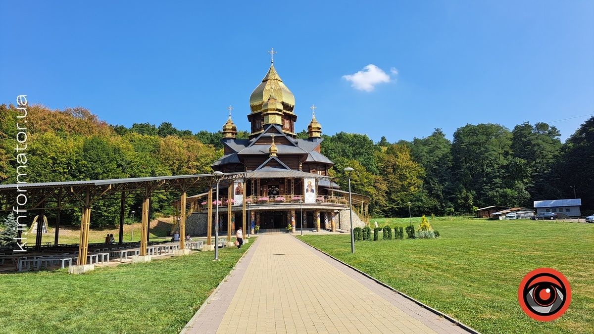 Місця сили: Погінський монастир на Прикарпатті. Фоторепортаж