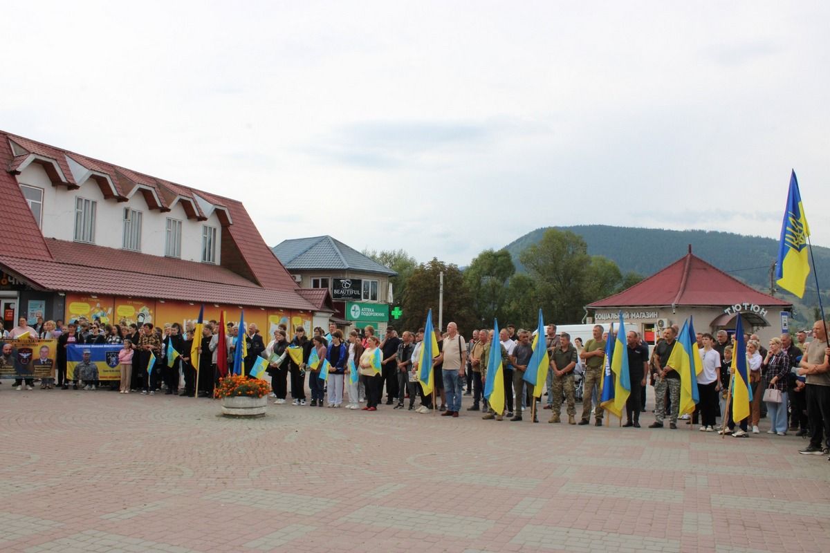 Нарешті вдома: на рідну Гуцульщину повернувся звільнений з полону воїн Володимир Кутовий 13