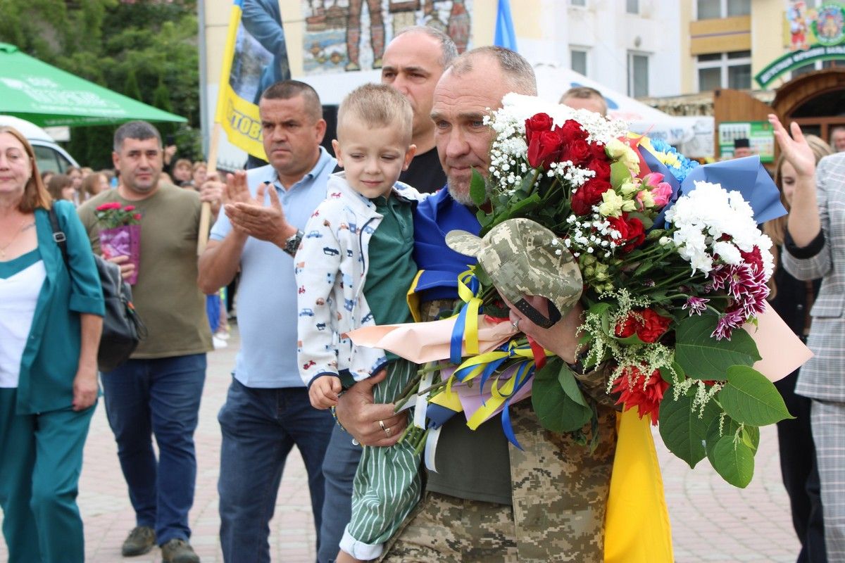 Нарешті вдома: на рідну Гуцульщину повернувся звільнений з полону воїн Володимир Кутовий 10