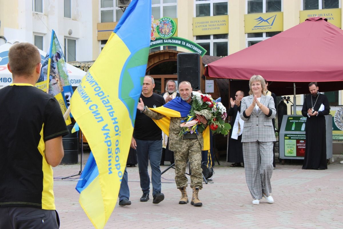 Нарешті вдома: на рідну Гуцульщину повернувся звільнений з полону воїн Володимир Кутовий 9