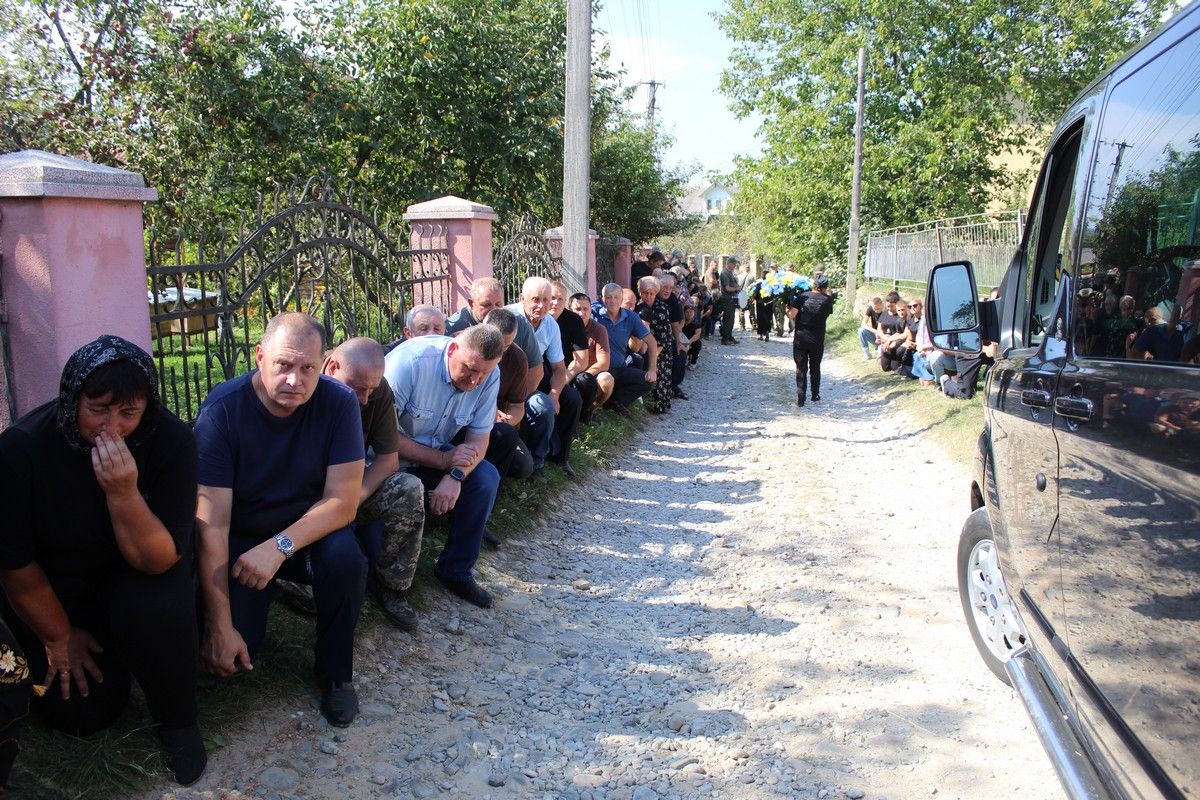 Делятинська громада провела в останню дорогу воїна Бучковського Олександра 5