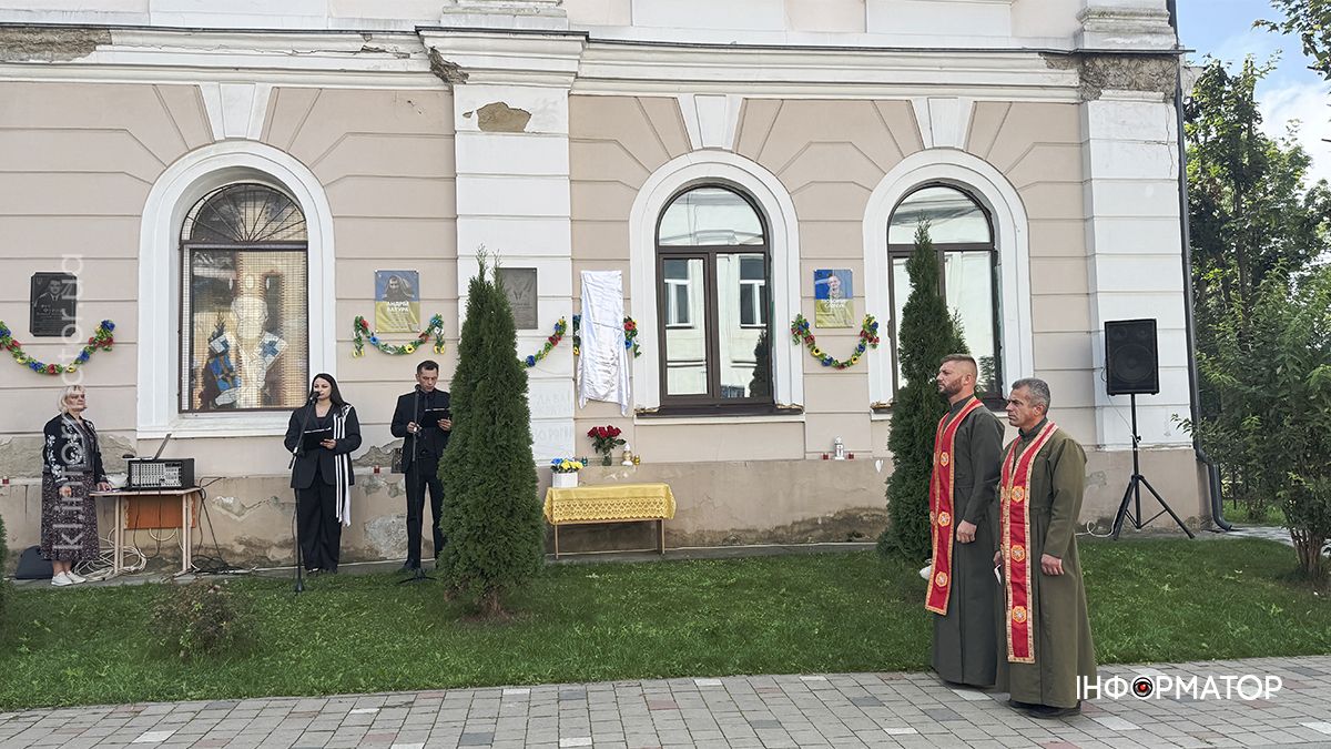 На стінах ліцею №1 у Коломиї відкрили меморіальну дошку воїну Любомиру Фудалі 2