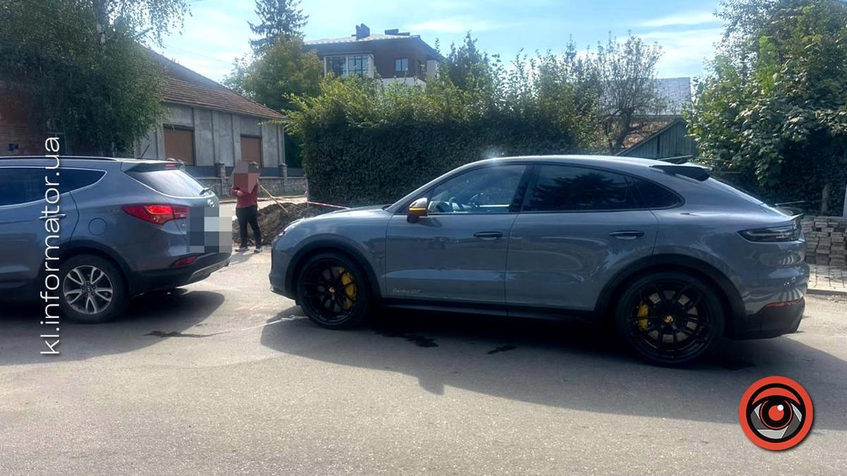 У Коломиї Porsche Cayenne врізався у легковик
