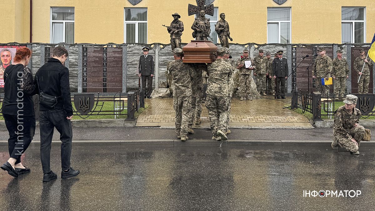 На вічний спочинок у Коломиї провели ветерана та волонтера Віталія Марціновського 6