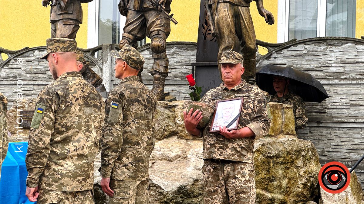 На вічний спочинок у Коломиї провели ветерана та волонтера Віталія Марціновського 8