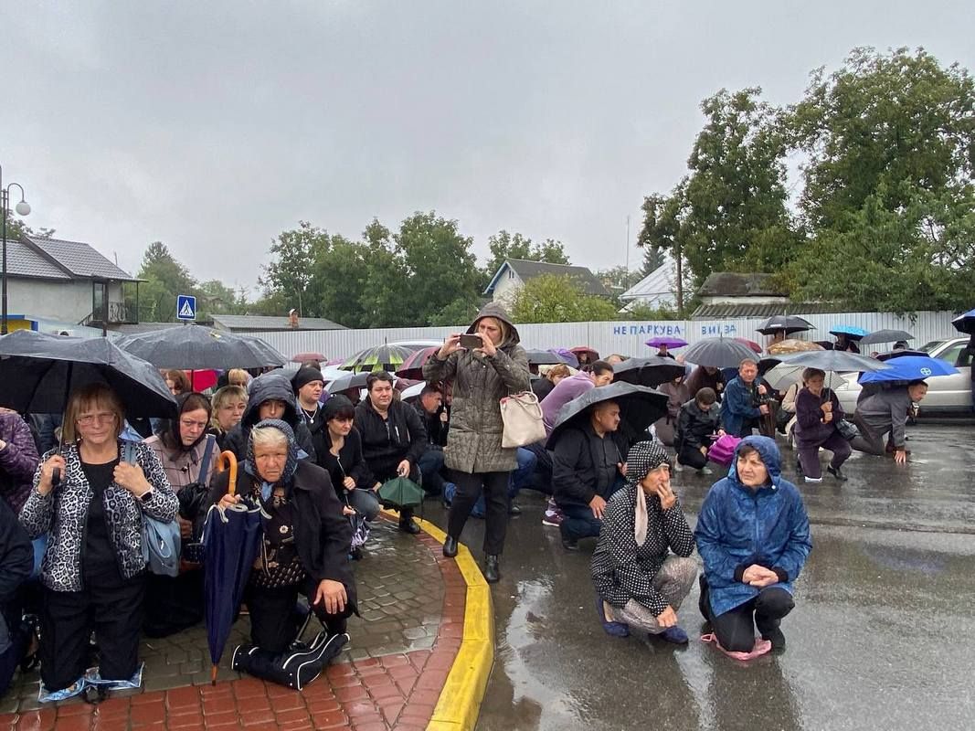 На Городенківщину повернулися два загиблих захисника - Василь Лиско та Іван Рудяк 10