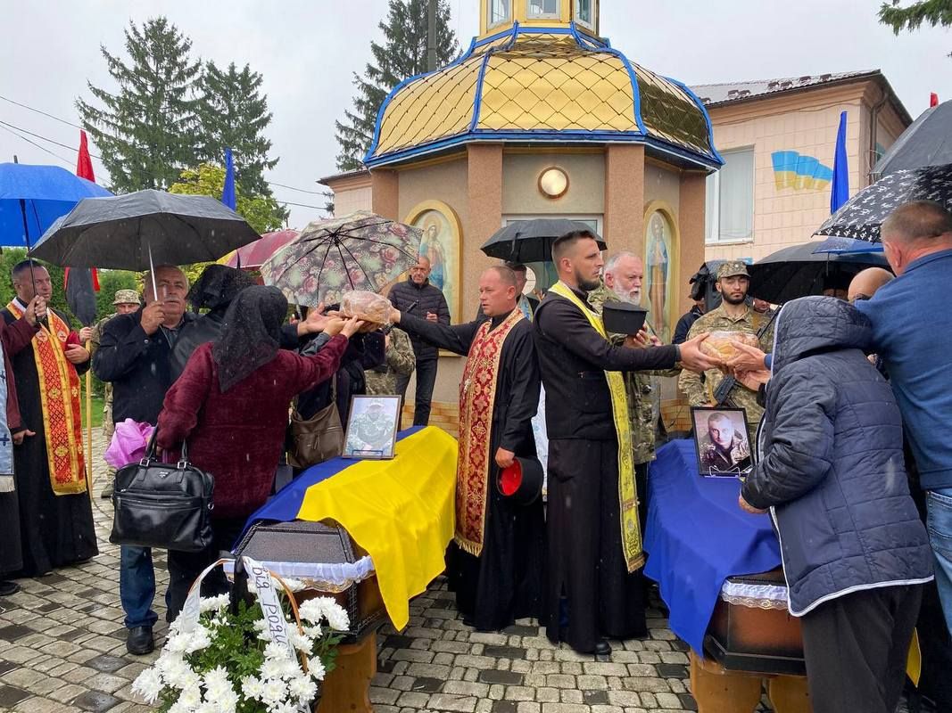 На Городенківщину повернулися два загиблих захисника - Василь Лиско та Іван Рудяк 6