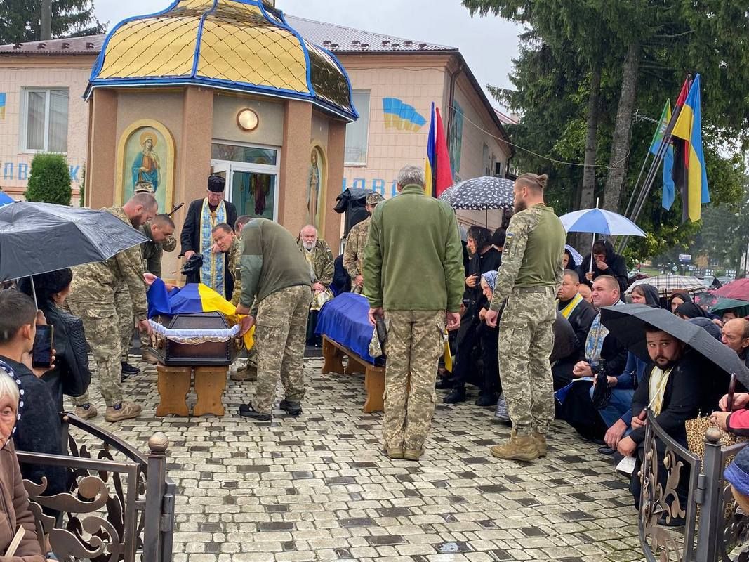 На Городенківщину повернулися два загиблих захисника - Василь Лиско та Іван Рудяк 7