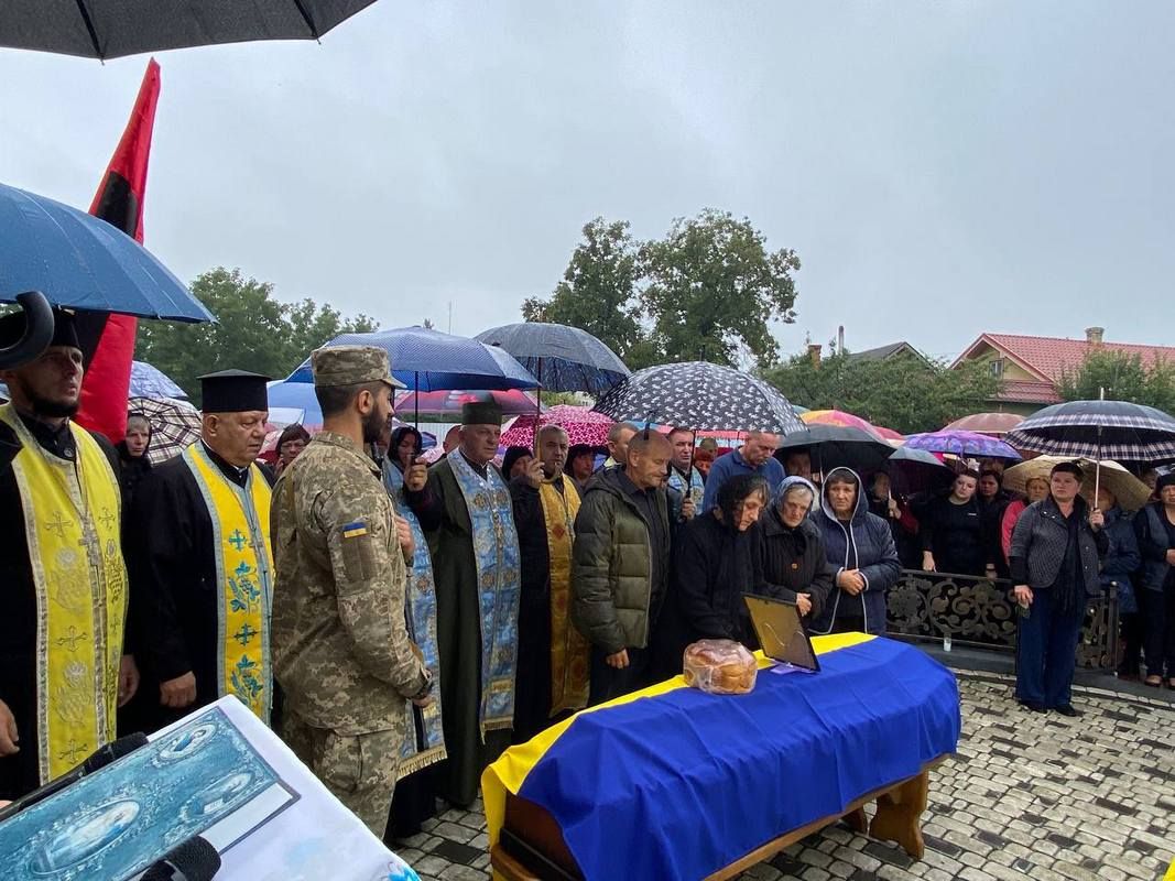На Городенківщину повернулися два загиблих захисника - Василь Лиско та Іван Рудяк 5