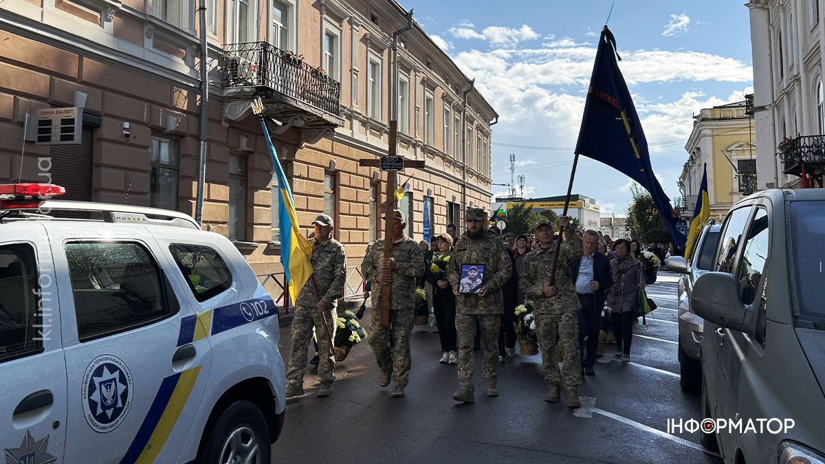 В останню путь коломияни провели воїна Сергія Гриджука 13