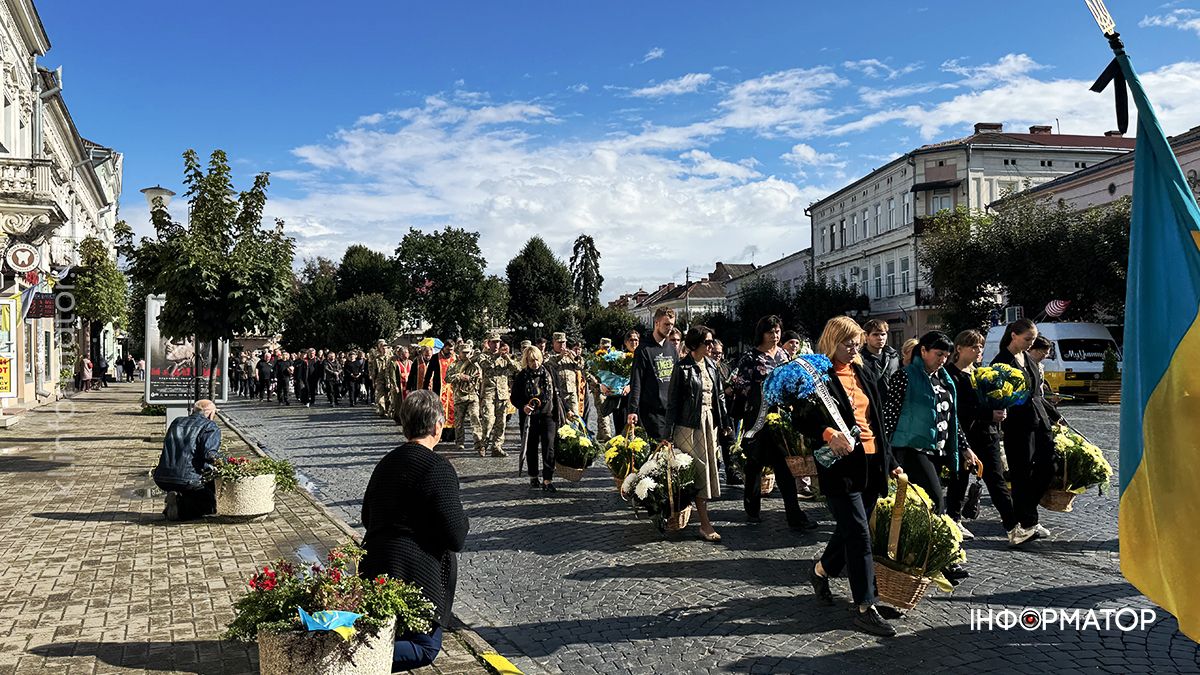 В останню путь коломияни провели воїна Сергія Гриджука 12