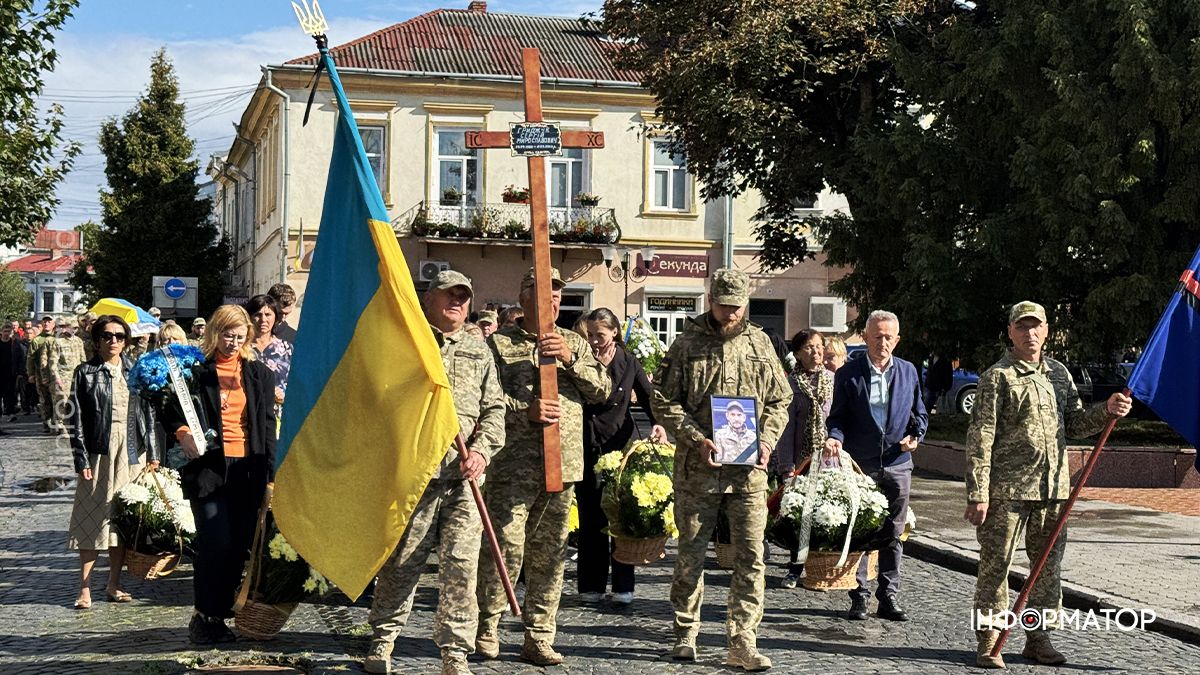 В останню путь коломияни провели воїна Сергія Гриджука 10