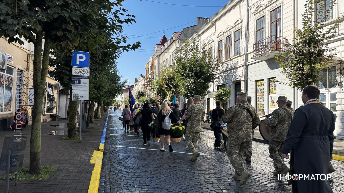 В останню путь коломияни провели воїна Сергія Гриджука 8