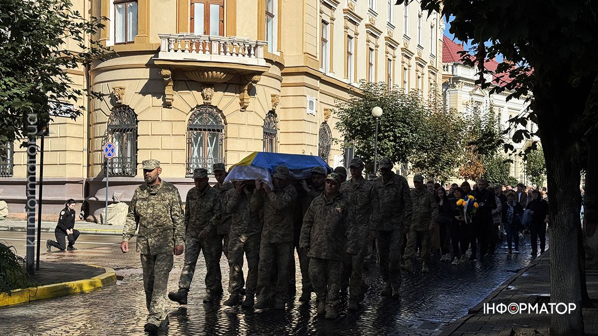 В останню путь коломияни провели воїна Сергія Гриджука 7