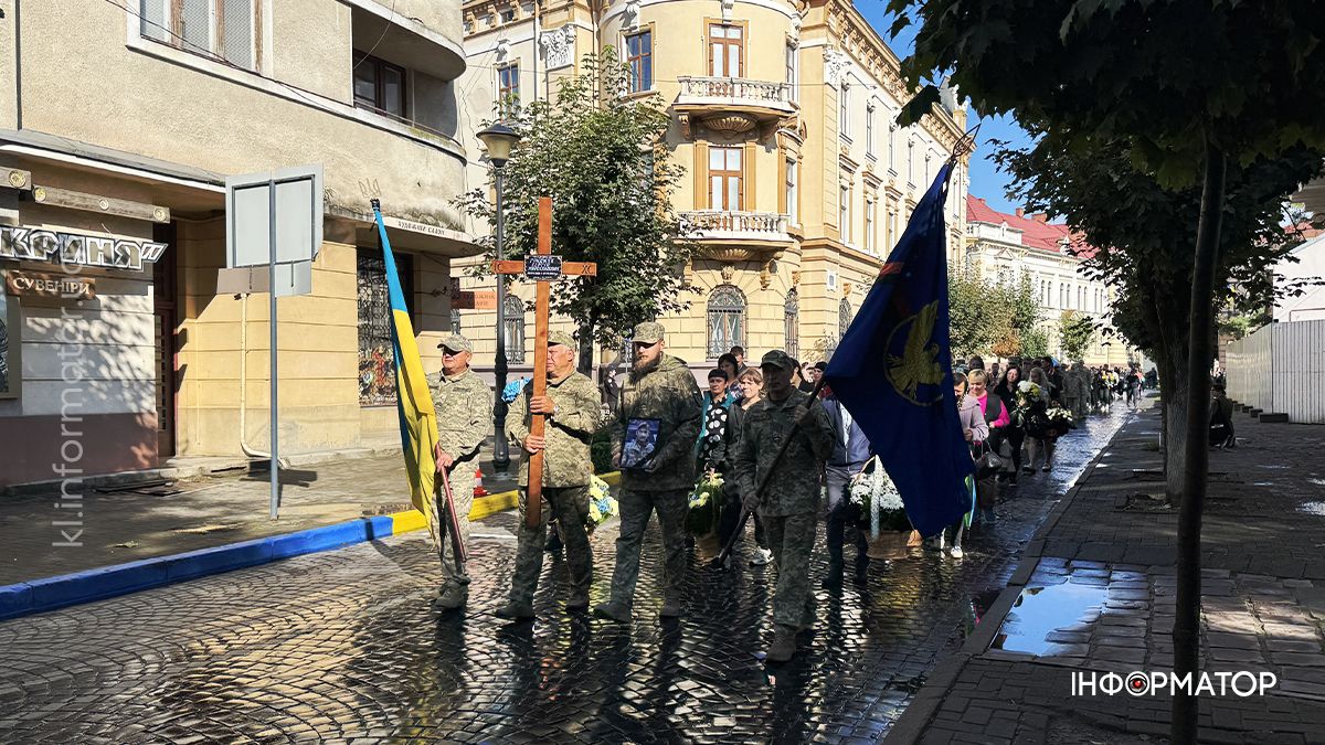 В останню путь коломияни провели воїна Сергія Гриджука 6