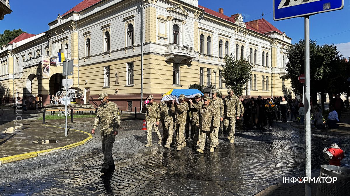 В останню путь коломияни провели воїна Сергія Гриджука 5