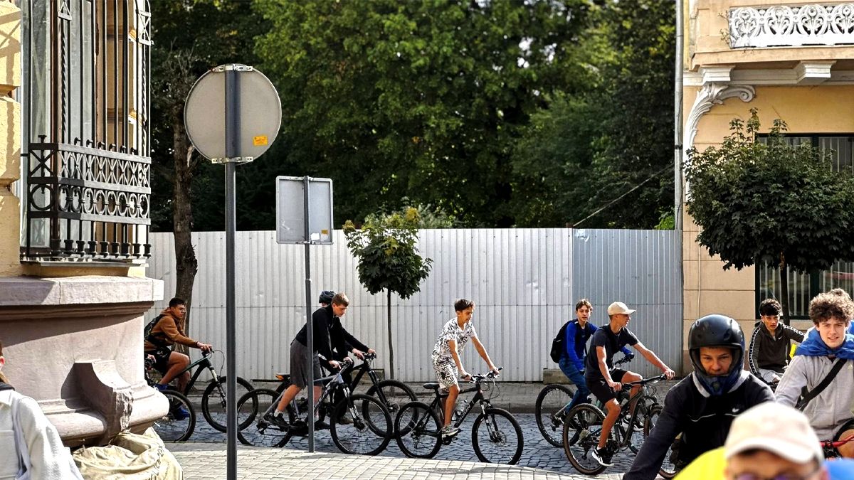 Понад 7 тисяч гривень вдалося зібрати під час благодійного велопробігу в Коломиї 4