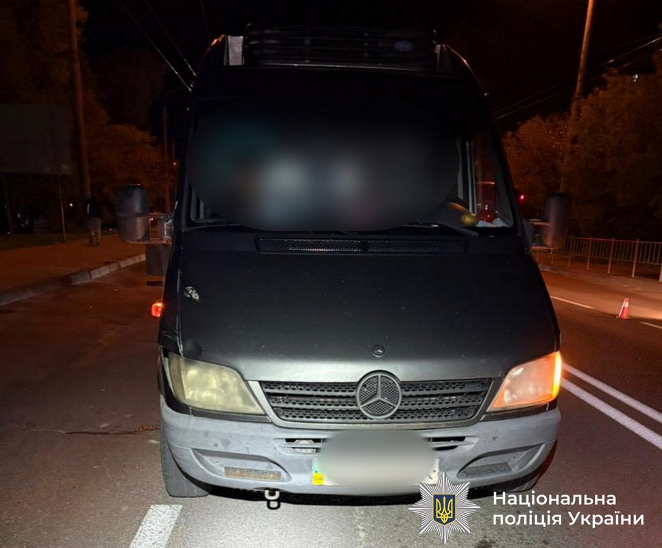 Коломиянин на "Спрінтері" збив пішохода, який раптово вибіг на дорогу 1