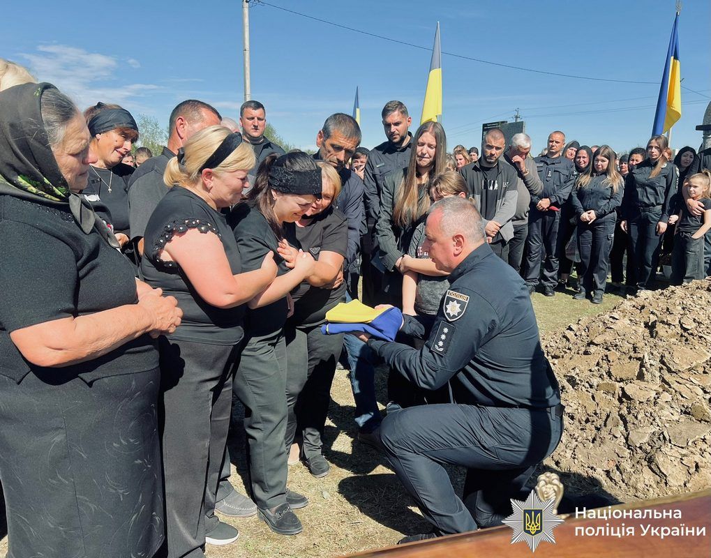 На Косівщині відбулося прощання із поліцейським Євгеном Рубаняком, який загинув на війні 13
