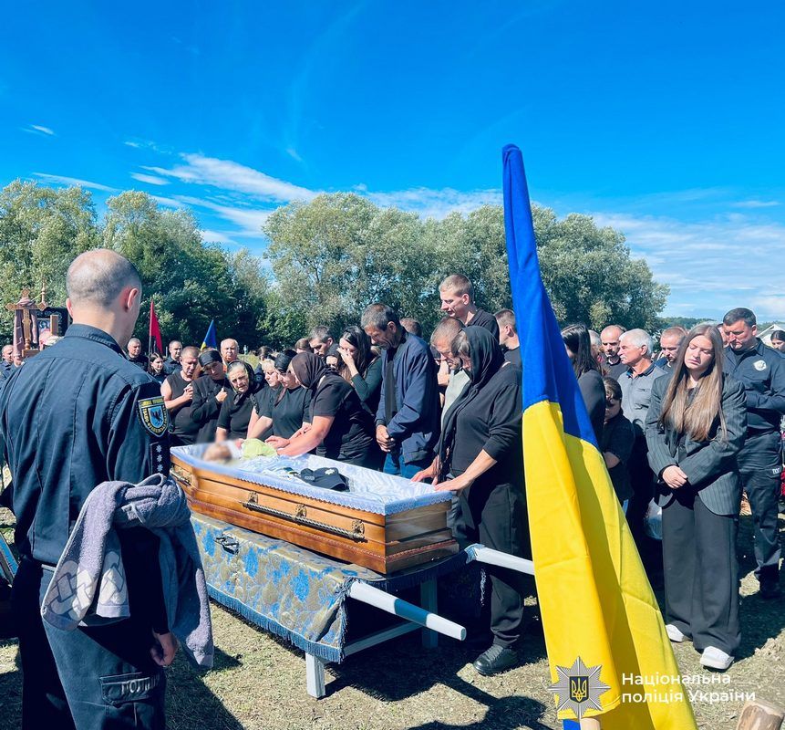 На Косівщині відбулося прощання із поліцейським Євгеном Рубаняком, який загинув на війні 12