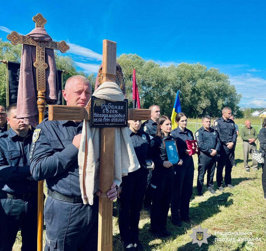 На Косівщині відбулося прощання із поліцейським Євгеном Рубаняком, який загинув на війні 10