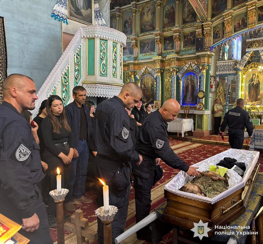 На Косівщині відбулося прощання із поліцейським Євгеном Рубаняком, який загинув на війні 8