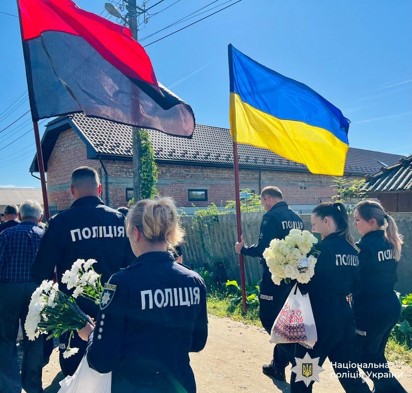 На Косівщині відбулося прощання із поліцейським Євгеном Рубаняком, який загинув на війні 6