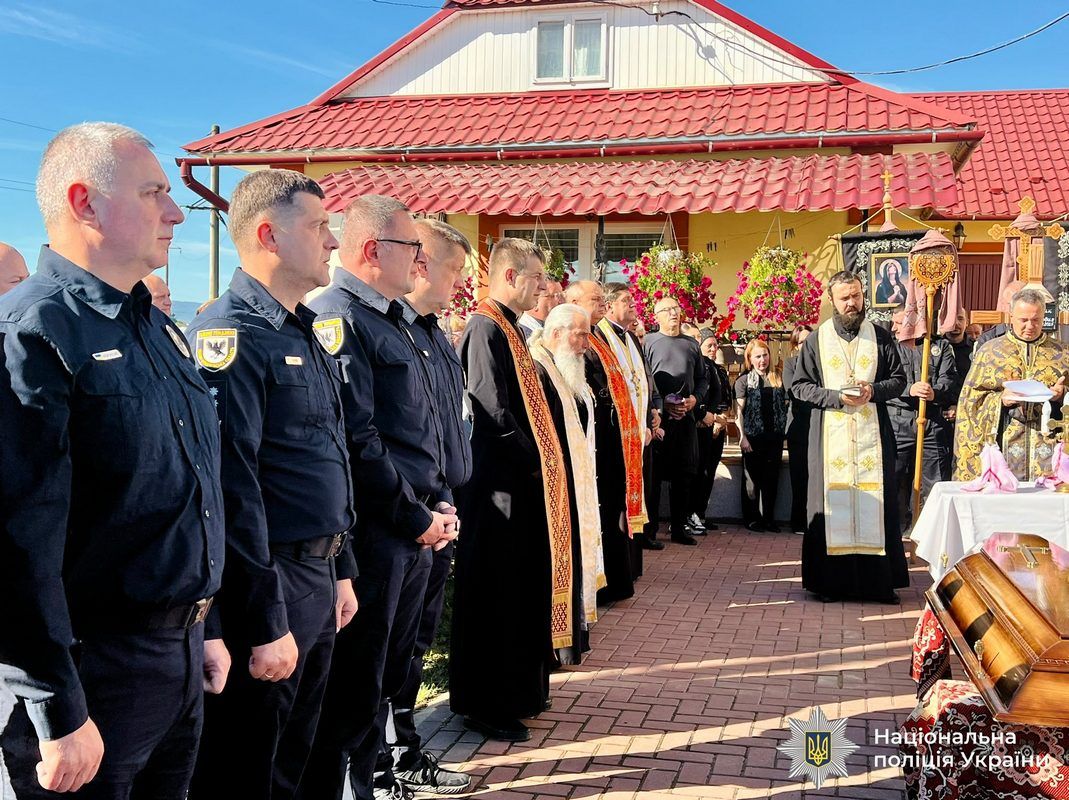 На Косівщині відбулося прощання із поліцейським Євгеном Рубаняком, який загинув на війні 4