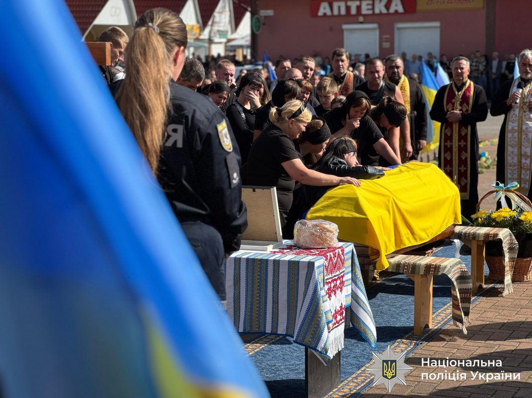 На Косівщині відбулося прощання із поліцейським Євгеном Рубаняком, який загинув на війні 2