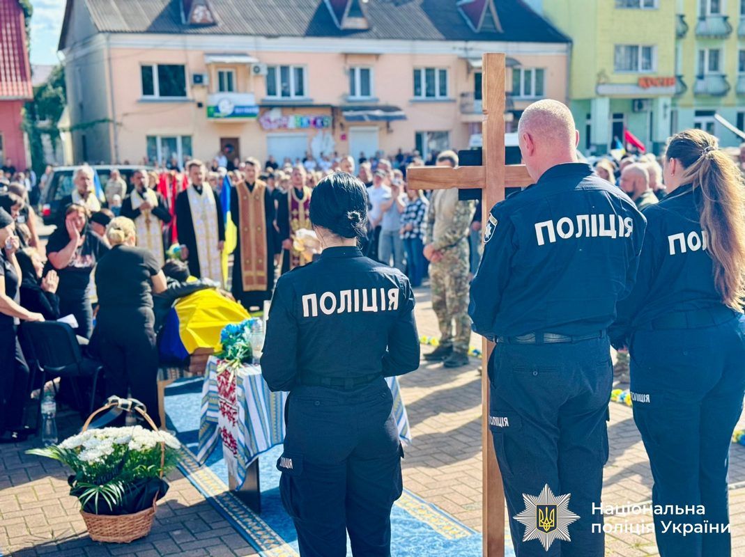 На Косівщині відбулося прощання із поліцейським Євгеном Рубаняком, який загинув на війні 1