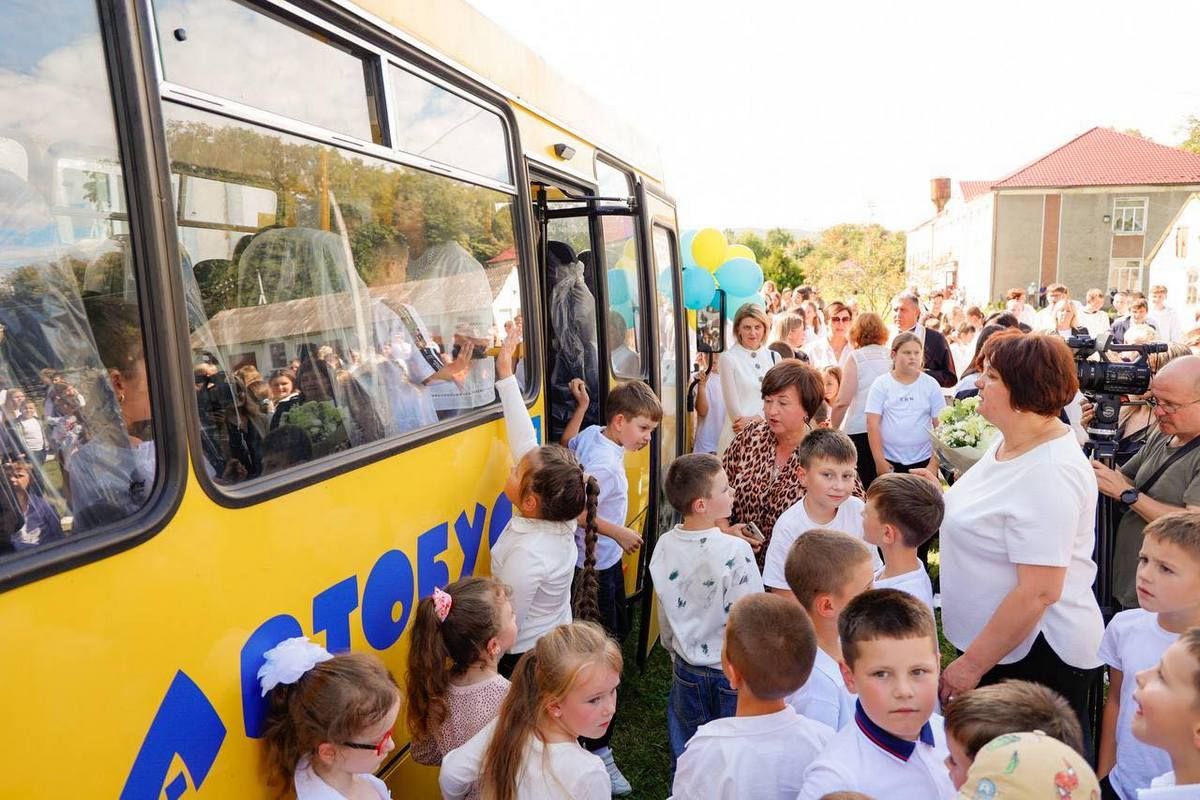 Для учнів Ланчинського ліцею передали новий "школярик" 4