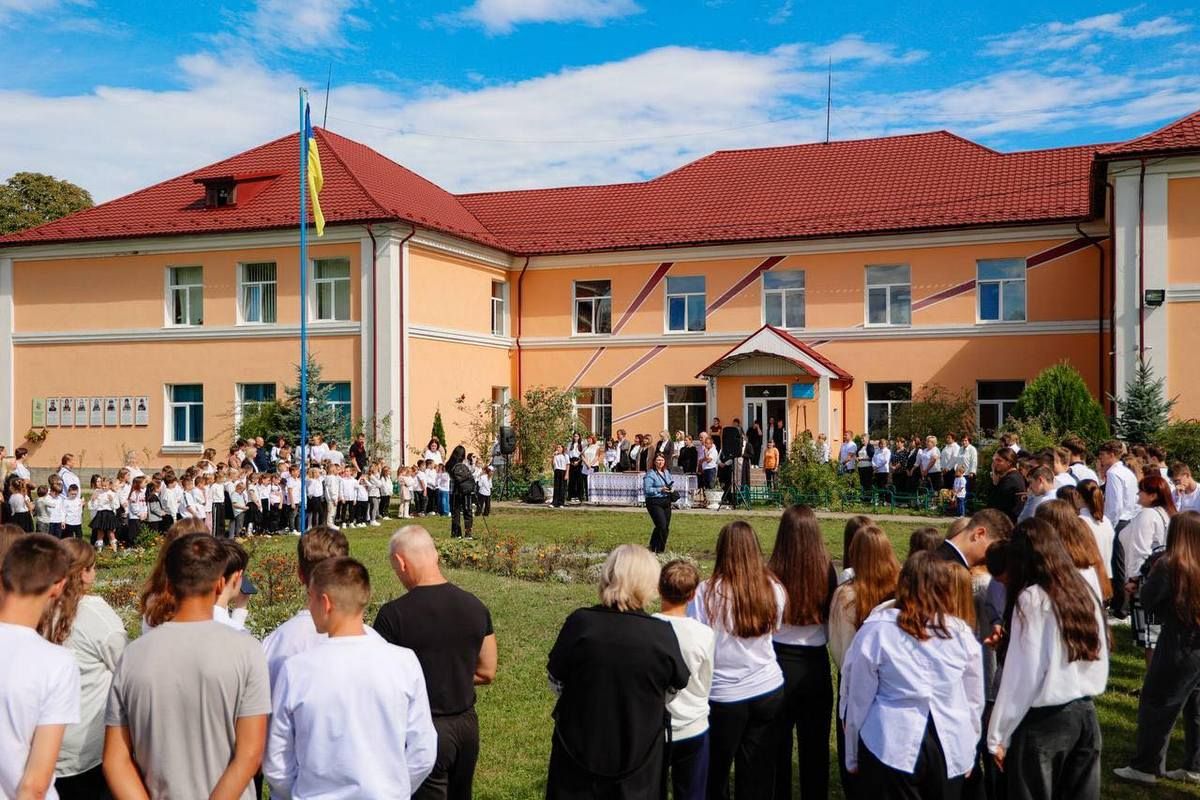 Для учнів Ланчинського ліцею передали новий "школярик" 3