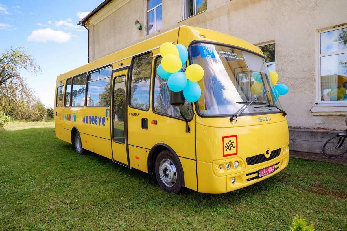 Для учнів Ланчинського ліцею передали новий "школярик" 1